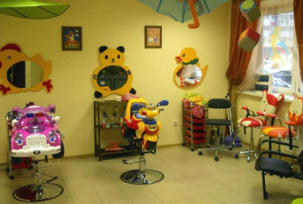 Детские парикмахерские кресла и зеркала
